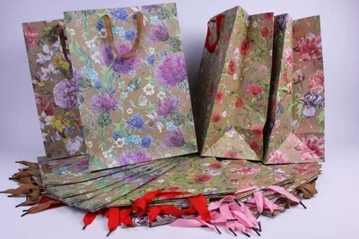 Пакет подарочный бумажный с ручками 44*31*19 Крафт, арт. L445 цветы  - фото