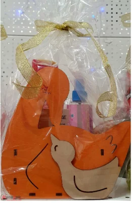 Подарочный набор детский "Уточки" 6 предметов (бокс, гель/душа, спрей, резинки, бальзам/губ, бомбочка)  - фото