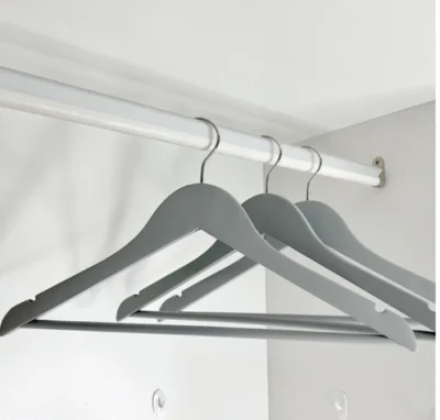 Вешалка-плечики деревянная (клен) 44,5 см с перекладиной, ES202503-2 (серая) Вешалка-плечики деревянная (клен) 44,5 см с перекладиной, ES202503-2 (серая) Серый - фото