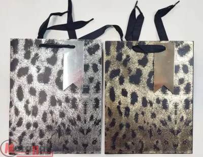 Пакет подар.бум.с руч18*23*10 с металл. тиснением (480шт/12) L6025 Разноцветный - фото