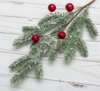 Декор "Зимние мечты" ягоды на снежной ели 50 см, 3535536 Зеленый - фото
