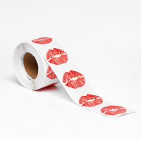 Этикетка d35 мм Стикер Поцелуй 100шт в рулоне Разноцветный - фото